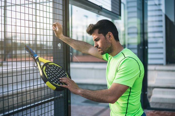 Découvrez le padel : guides, entraînements et actualités !